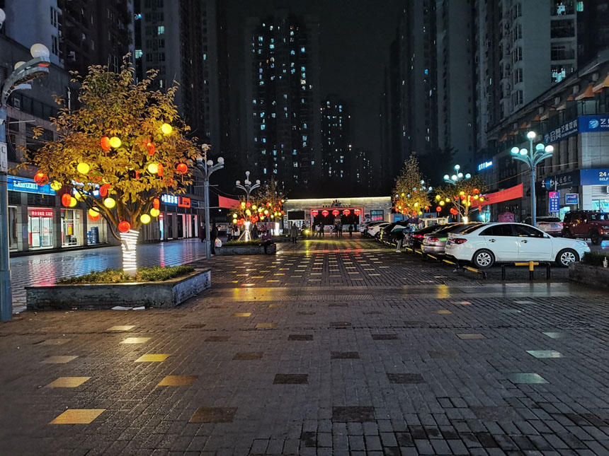 康莊美地一社區(qū)燈飾。市公租房管理局供圖