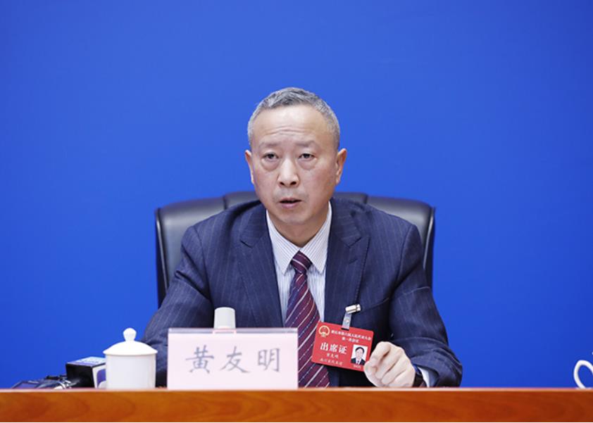 黃友明介紹有關(guān)情況。華龍網(wǎng)