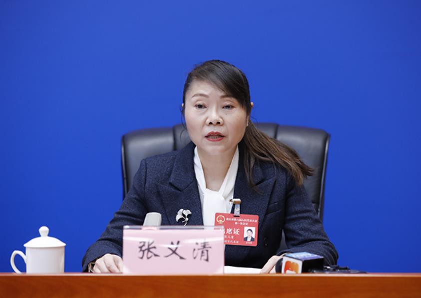 張義清介紹有關(guān)情況。華龍網(wǎng)供圖