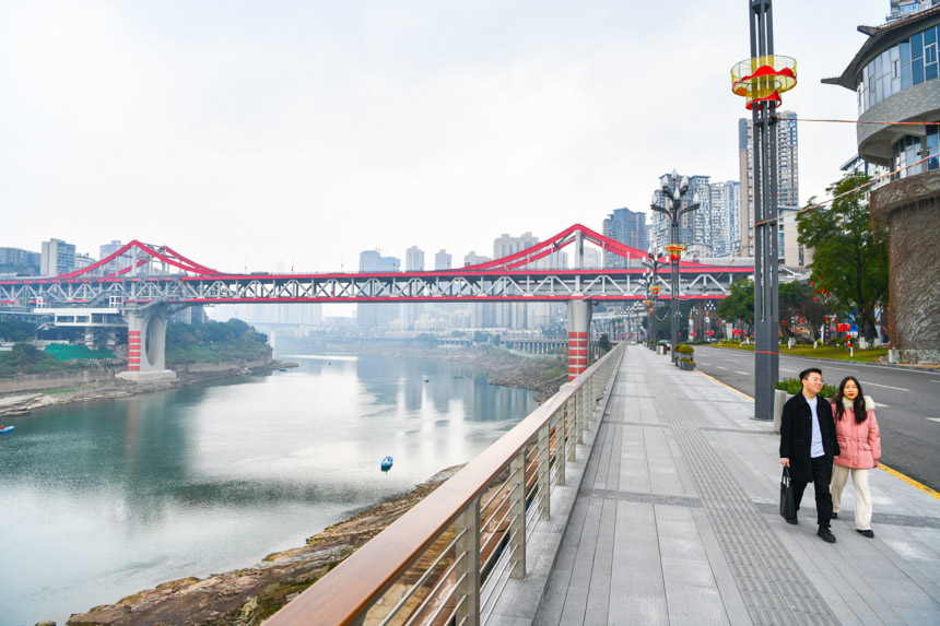 重慶曾家?guī)r嘉陵江大橋。鄒樂攝