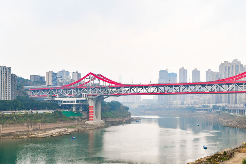 重慶軌道交通10號(hào)線曾家?guī)r站。鄒樂攝