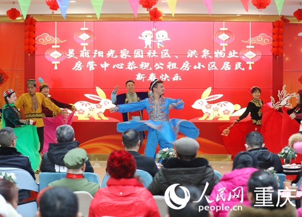 公租房居民自排自演的民族舞。人民網(wǎng) 胡虹攝