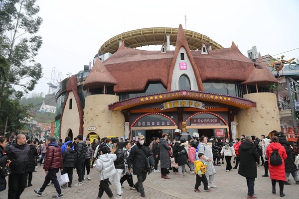 春節(jié)期間紅酒小鎮(zhèn)人氣火爆。景區(qū)供圖