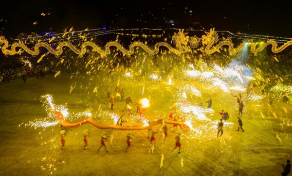 中敖火燒龍。大足區(qū)委宣傳部供圖