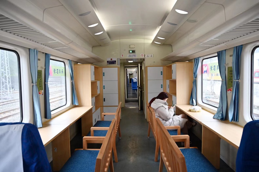 “學(xué)習(xí)車廂”。羅希雅攝