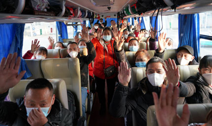                                           “返崗直通車”溫暖外出務(wù)工人員心                            劉政寧 唐敖 盧俊竹 2023年01月29日                            當(dāng)日上午，50余名合川籍外出務(wù)工人員乘坐由重慶市合川區(qū)人力社保局組織的“暖心返崗直通車”前往廣東省深圳市返崗務(wù)工。這是合川區(qū)今年春節(jié)假期后的首輛“返崗直通車”，根據(jù)安排，當(dāng)?shù)貙㈤_通“返崗直通車”超20趟次，護(hù)送1000余人返崗務(wù)工。                【詳細(xì)】                           