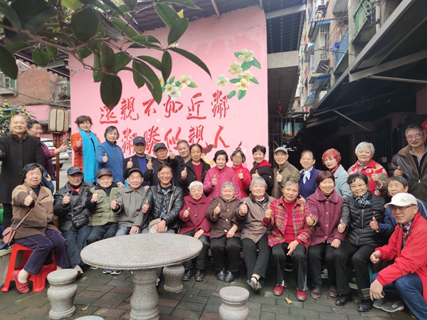 祥和互助的鄰里氛圍。人民網(wǎng) 馮文彥攝