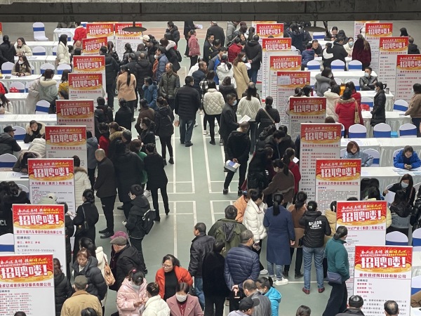 招聘會現(xiàn)場。回興街道供圖