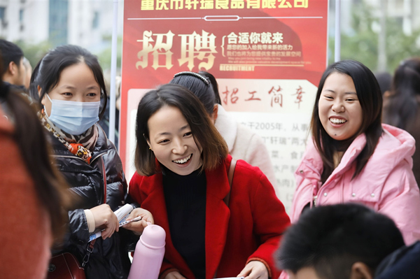 求職者挑選到了合適崗位。代娟攝