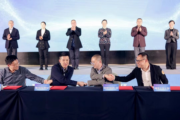 簽約現(xiàn)場(chǎng)。何達(dá)攝