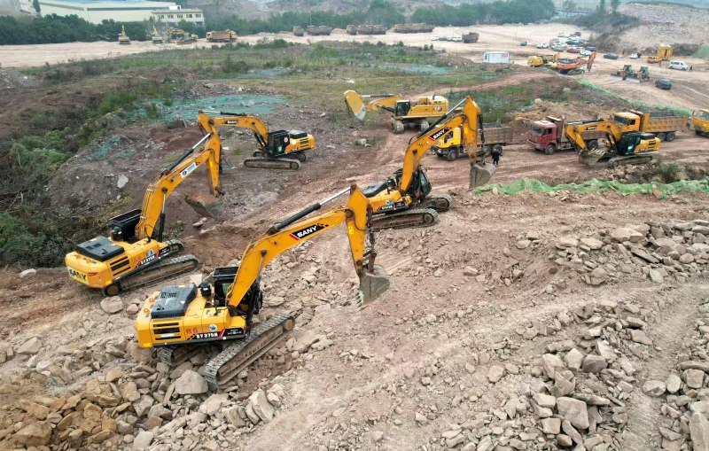 九龍坡區(qū)陶家鎮(zhèn)紅馬天泰新能源正極材料研發(fā)生產(chǎn)基地項目施工現(xiàn)場。鄒樂攝