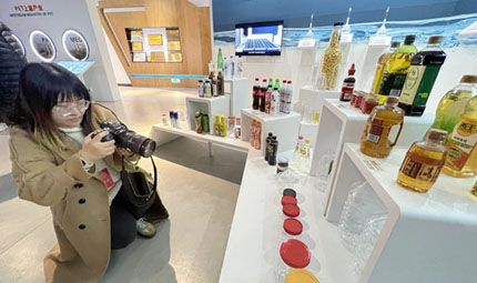                                           重慶涪陵：“千億”新材料產(chǎn)業(yè)跑出“加速度”                            胡虹 焦磊 2023年02月20日                            新材料能做什么？你手里拿著的塑料瓶，你身上穿著的有彈力的運動裝，還有你駕駛的新能源汽車的電池外殼都是新材料的成品。如今，利用新材料制作的成品已經(jīng)和我們的生活密不可分，而“涪陵造”的新材料更是運用到全國眾多高新技術(shù)產(chǎn)品。                【詳細(xì)】                           