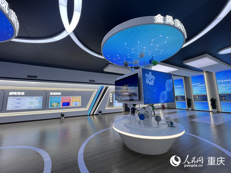 金鳳實(shí)驗(yàn)室展館內(nèi)展出了實(shí)驗(yàn)室最新成果。人民網(wǎng) 胡虹攝