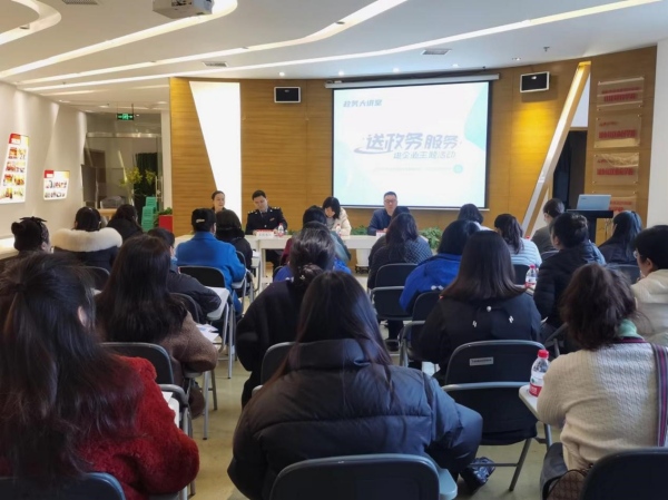 政策宣講活動(dòng)現(xiàn)場(chǎng)?；嘏d街道供圖