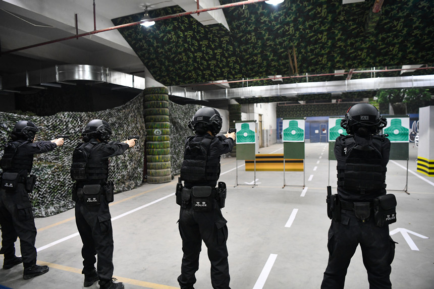 射擊訓練。鄒樂攝