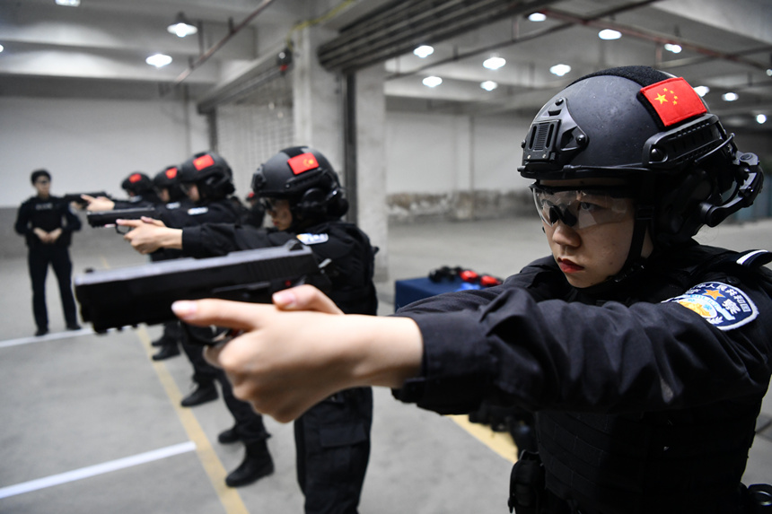 射擊訓(xùn)練。鄒樂攝