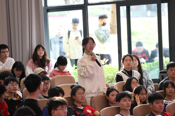 互動交流環(huán)節(jié)。重慶理工大學(xué)供圖