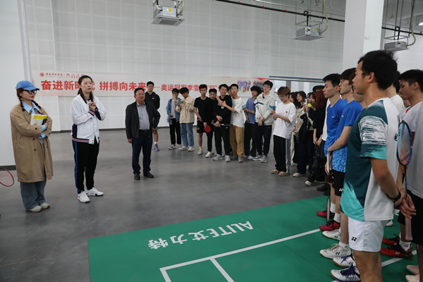 李雪芮開展現(xiàn)場教學(xué)。重慶理工大學(xué)供圖