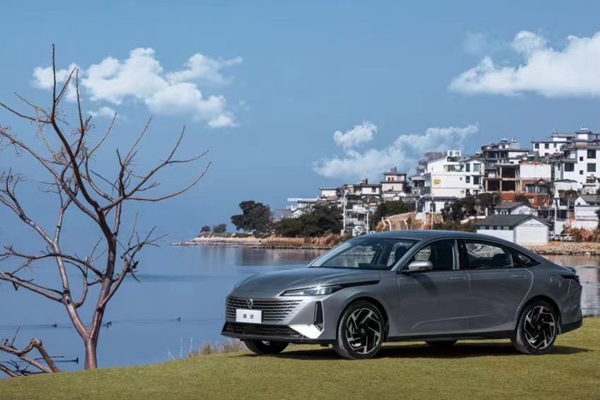 長安逸達上市。長安汽車供圖