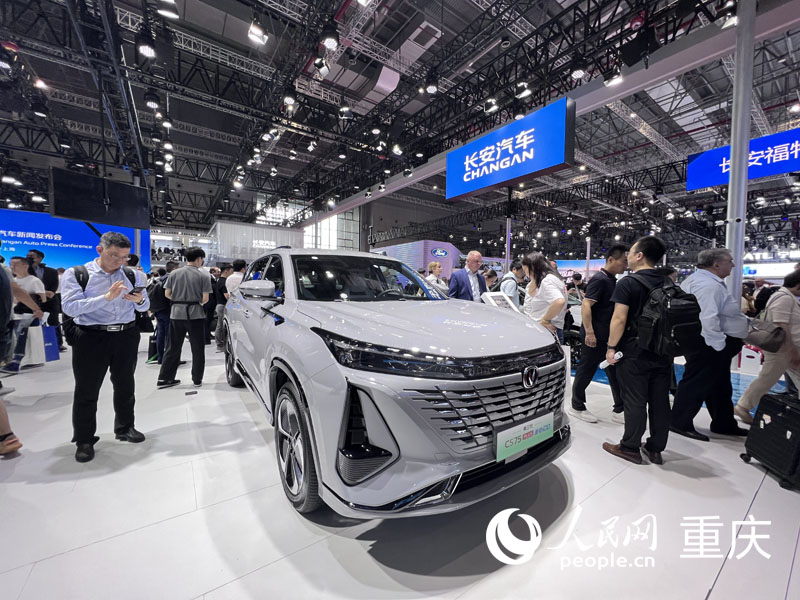 上海車展長安汽車展臺。人民網(wǎng) 胡虹攝