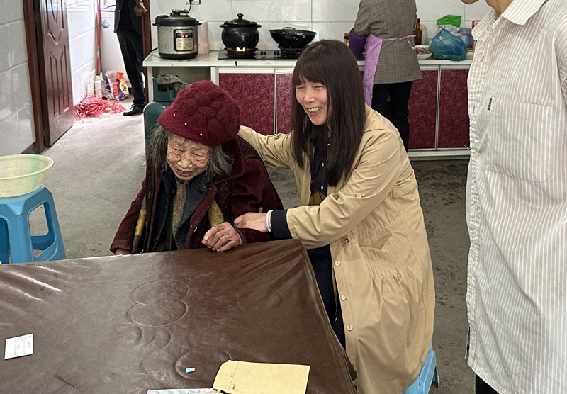 阿香與闊別30多年的母親相見。重慶市公安局刑事偵查總隊供圖