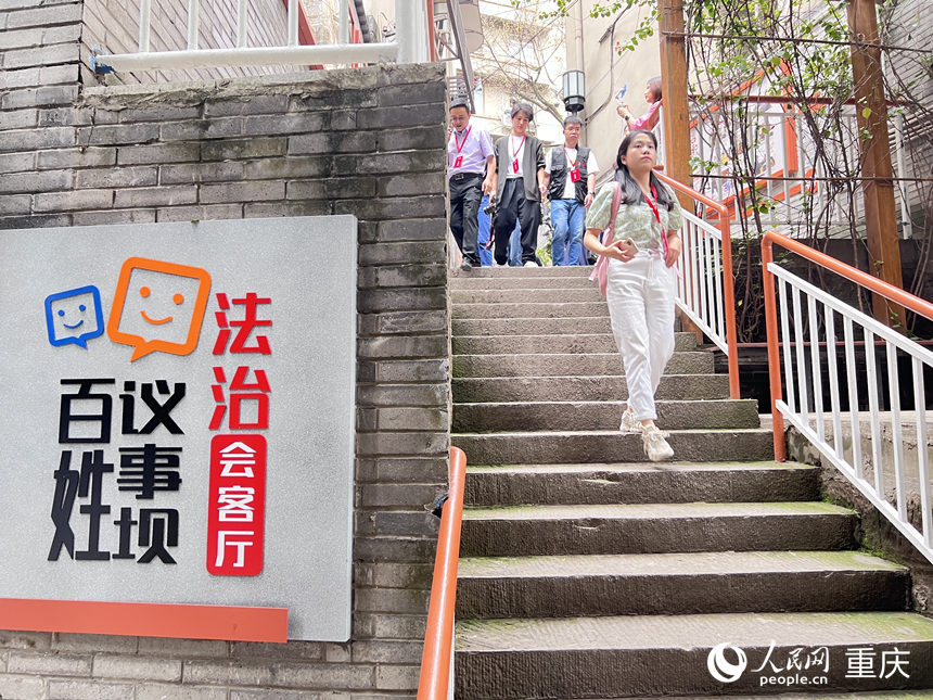 桂花園新村的百姓議事壩。人民網(wǎng) 胡虹攝