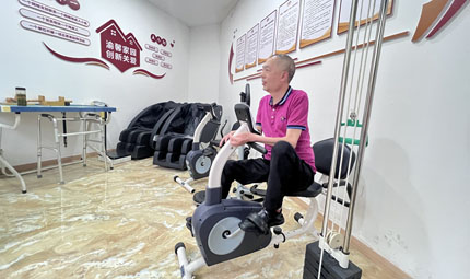                                           重慶銅梁：增強(qiáng)社區(qū)“造血功能” 服務(wù)群眾“最后一米”                            胡虹 2023年04月23日                             在熱鬧的市中心，臨街的店面不是用來(lái)做商鋪，而是“老年活動(dòng)中心”“渝馨家園” “退役軍人之家”“愛(ài)心便民超市”等。21日，“大國(guó)基理”網(wǎng)絡(luò)主題宣傳活動(dòng)采訪團(tuán)走進(jìn)重慶銅梁巴川街道正街社區(qū)，了解當(dāng)?shù)貓?jiān)持黨建統(tǒng)領(lǐng)基層社會(huì)治理，探索建設(shè)“巴川共坊”，打通服務(wù)群眾“最后一米”的舉措和成效。                【詳細(xì)】                           