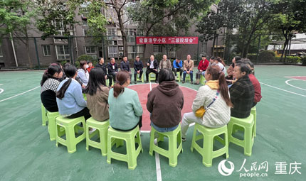                                           重慶：黨建統(tǒng)領(lǐng)，基層治理邁向高效能                            王斌來(lái) 劉政寧 胡虹 2023年04月28日                              提升老百姓的獲得感、幸福感、安全感和認(rèn)同感，基層的高效治理發(fā)揮著關(guān)鍵作用。4月20日至23日，由中央網(wǎng)信辦網(wǎng)絡(luò)傳播局主辦，重慶市委網(wǎng)信辦、人民論壇網(wǎng)承辦的“大國(guó)基理”網(wǎng)絡(luò)主題宣傳活動(dòng)（重慶站）舉行。4天時(shí)間里，人民網(wǎng)記者深入重慶8個(gè)區(qū)縣的16個(gè)點(diǎn)位進(jìn)行實(shí)地采訪...                【詳細(xì)】                           