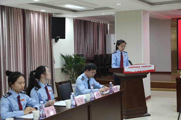 重慶市合川區(qū)稅務(wù)局、重慶市長(zhǎng)壽區(qū)稅務(wù)局、四川省廣安市稅務(wù)局聯(lián)合開(kāi)展青年理論聯(lián)學(xué)活動(dòng)。胡蝶兒攝