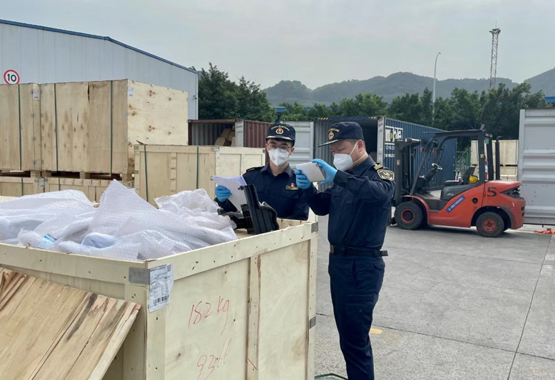 重慶海關(guān)聯(lián)合南寧海關(guān)實(shí)施“批量監(jiān)管”“鐵路快通”等監(jiān)管改革，壓縮通關(guān)時(shí)間一天以上。重慶海關(guān)供圖