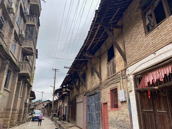 木洞鎮(zhèn)棚戶區(qū)房屋改造前。唐鑫攝