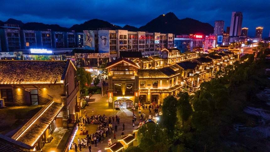 秀山青春集市。胡程攝