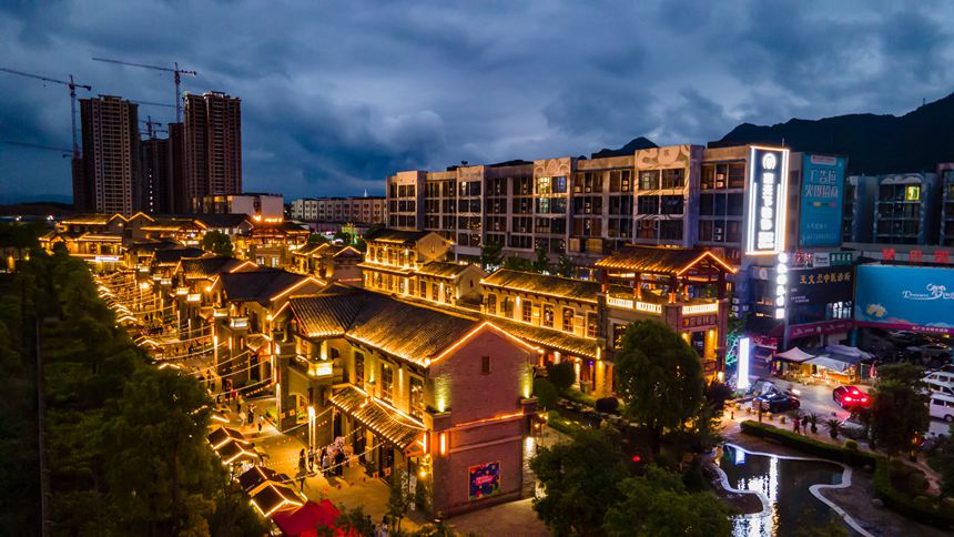 秀山青春集市。胡程攝