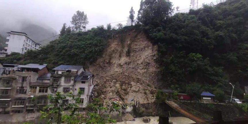 開(kāi)州區(qū)關(guān)面鄉(xiāng)關(guān)面社區(qū)危巖崩塌全景圖