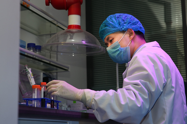 李江在工作中。兩江新區(qū)公安分局供圖