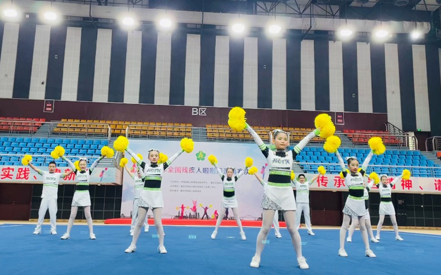 比賽現(xiàn)場。實習(xí)生越倚航攝