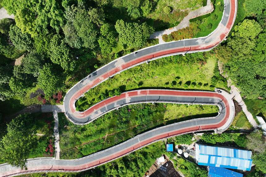 大渡口區(qū)重鋼崖線山城步道。楊敏攝