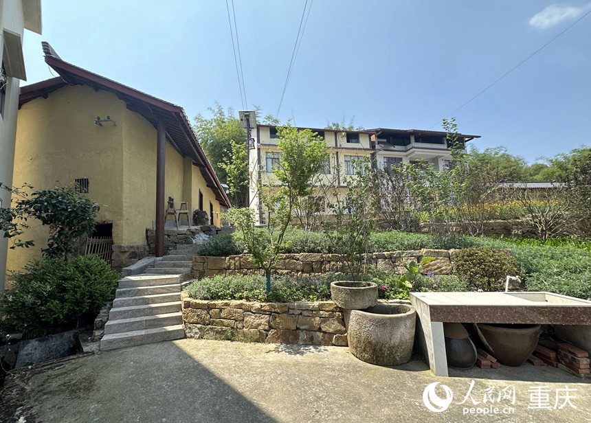 龍湖村打造的巴蜀美麗庭院示范片景觀。人民網(wǎng)記者 劉政寧攝
