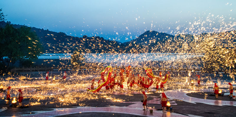 銅梁火龍。郭洪攝