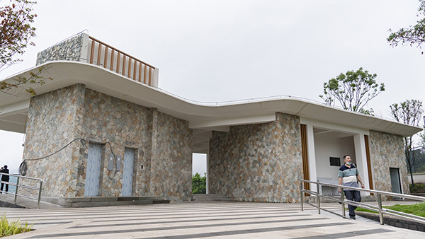 城市陽(yáng)臺(tái)。唐鑫攝