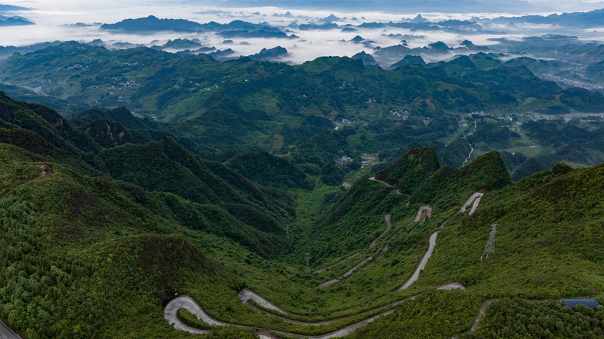 川河蓋景區(qū)云霧繚繞。胡程攝