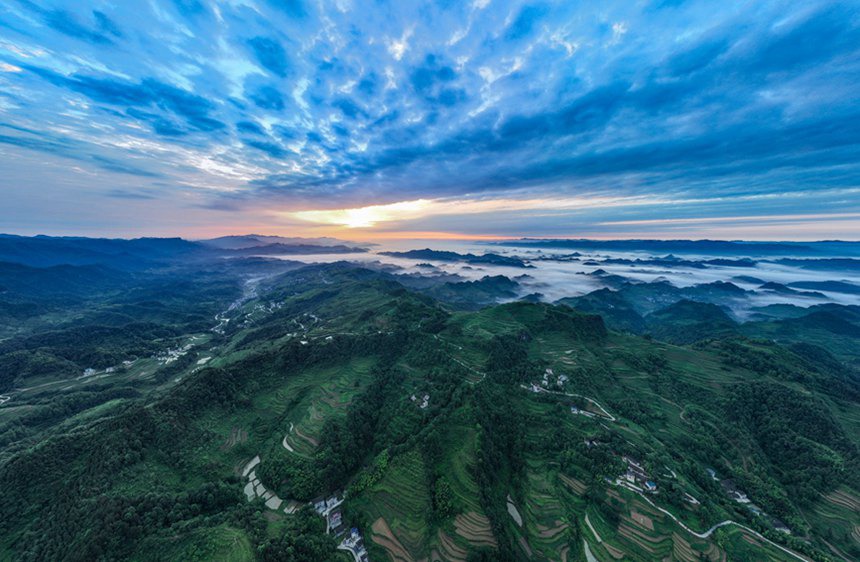 川河蓋景區(qū)云霧繚繞。胡程攝
