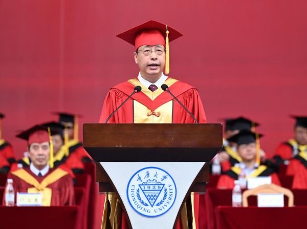 重慶大學(xué)校長王樹新寄語學(xué)子。鄒樂攝