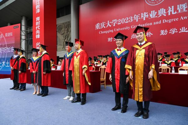 學(xué)位授予儀式現(xiàn)場。鄒樂攝