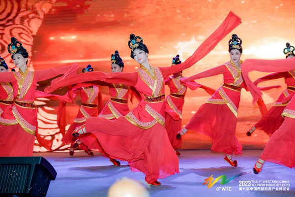第八屆西旅會開幕式表演?；顒臃焦﹫D