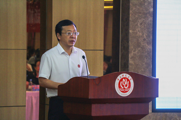 重慶師范大學(xué)黨委常委、副校長孟小軍致歡迎辭。謝聰攝