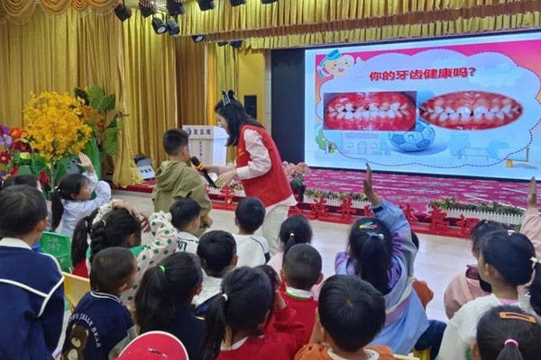 活動現場。重慶醫(yī)科大學附屬口腔醫(yī)院供圖