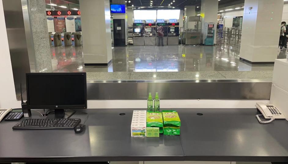 車站均備有防暑降溫物品。重慶交通開投集團(tuán)軌道集團(tuán)供圖