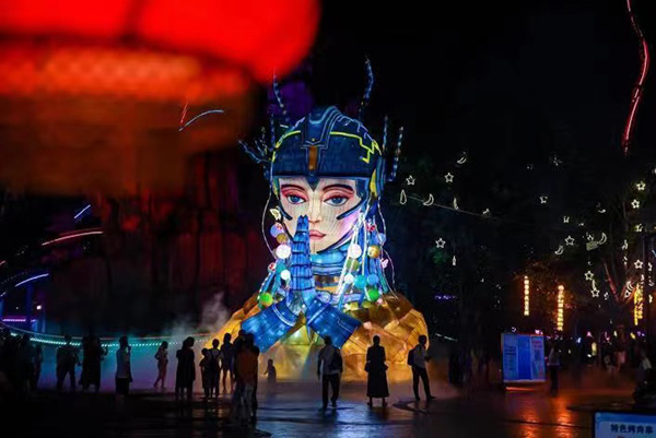 渝樂國潮光影節(jié)擺放裝置。重慶融創(chuàng)文旅城供圖