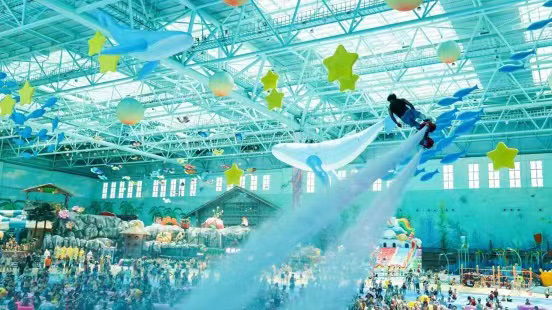 重慶融創(chuàng)水世界現(xiàn)場。重慶融創(chuàng)文旅城供圖